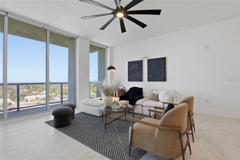 Condo in Saint Petersburg, Florida, 3 bedrooms № 2198875 - photo 12