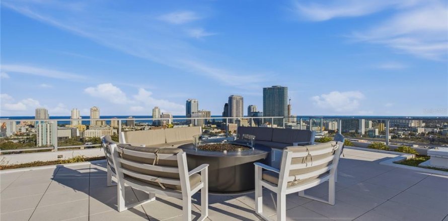 Condo in Saint Petersburg, Florida, 3 bedrooms № 2198875