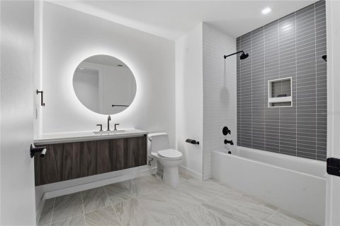Condo in Saint Petersburg, Florida, 3 bedrooms № 2198875 - photo 19