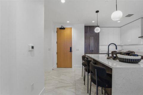 Condo in Saint Petersburg, Florida, 3 bedrooms № 2198875 - photo 10