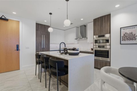 Condo in Saint Petersburg, Florida, 3 bedrooms № 2198875 - photo 5