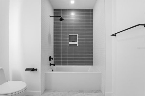 Condo in Saint Petersburg, Florida, 3 bedrooms № 2198875 - photo 20