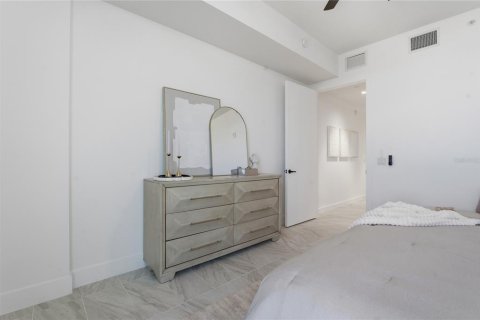 Condo in Saint Petersburg, Florida, 3 bedrooms № 2198875 - photo 24