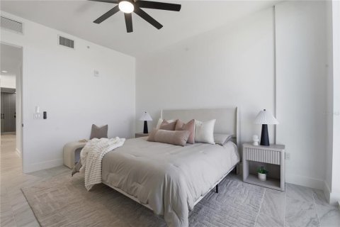 Condo in Saint Petersburg, Florida, 3 bedrooms № 2198875 - photo 21