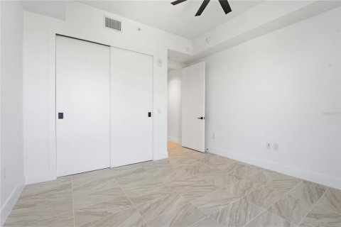 Condo in Saint Petersburg, Florida, 3 bedrooms № 2198875 - photo 30