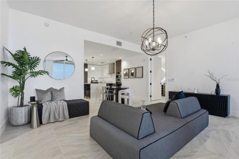 Condo in Saint Petersburg, Florida, 3 bedrooms № 2198875 - photo 11