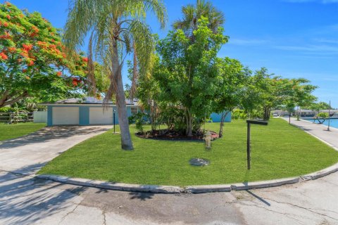 Casa en Lehigh Acres, Florida 3 dormitorios, 145.39 m2 № 2278137