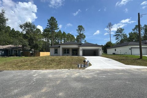 House in Citrus Springs, Florida 3 bedrooms, 142.05 sq.m. № 1873071 - photo 1