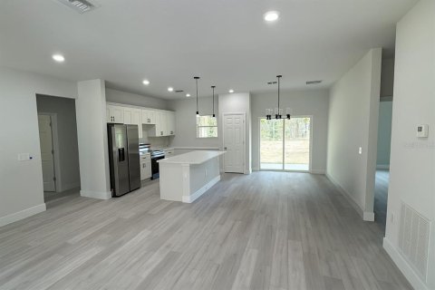 House in Citrus Springs, Florida 3 bedrooms, 142.05 sq.m. № 1873071 - photo 5
