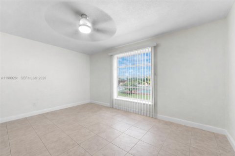 Copropriété à louer à Miami, Floride: 2 chambres, 117.24 m2 № 2051491 - photo 11