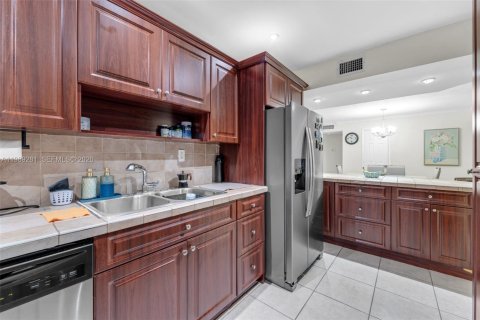 Copropriété à louer à Miami, Floride: 2 chambres, 117.24 m2 № 2051491 - photo 3