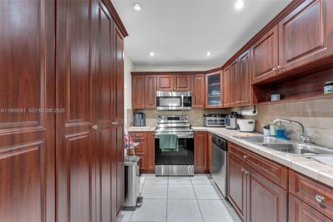 Copropriété à louer à Miami, Floride: 2 chambres, 117.24 m2 № 2051491 - photo 4