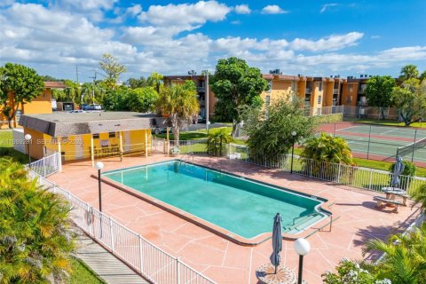 Copropriété à louer à Miami, Floride: 2 chambres, 117.24 m2 № 2051491 - photo 25