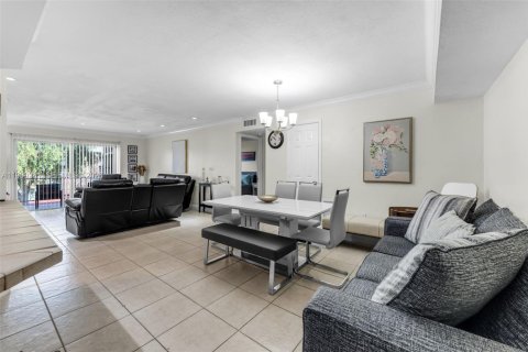 Copropriété à louer à Miami, Floride: 2 chambres, 117.24 m2 № 2051491 - photo 6