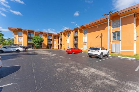 Copropriété à louer à Miami, Floride: 2 chambres, 117.24 m2 № 2051491 - photo 30