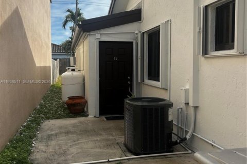 Купить виллу или дом в Майами, Флорида 3 спальни, 140м2, № 1997637 - фото 22