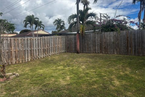 House in Miami, Florida 3 bedrooms, 140 sq.m. № 1997637 - photo 27