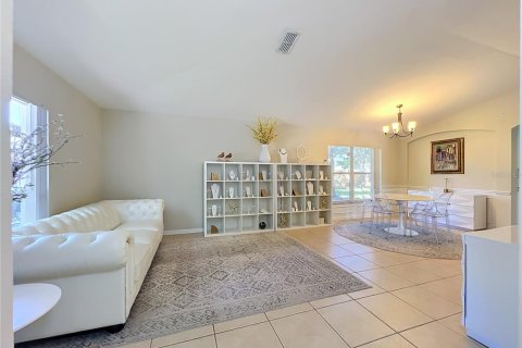 House in Orlando, Florida 3 bedrooms, 189.43 sq.m. № 2420114 - photo 18