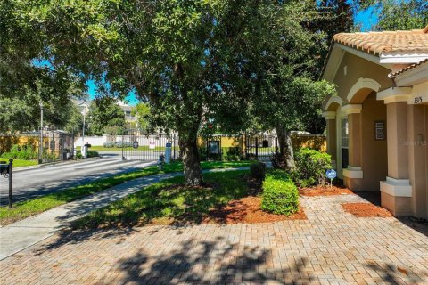 House in Orlando, Florida 3 bedrooms, 189.43 sq.m. № 2420114 - photo 8