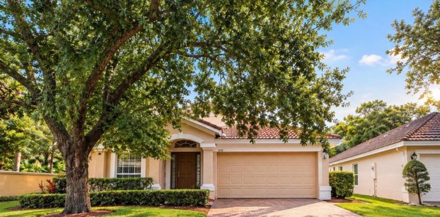 House in Orlando, Florida 3 bedrooms, 189.43 sq.m. № 2420114