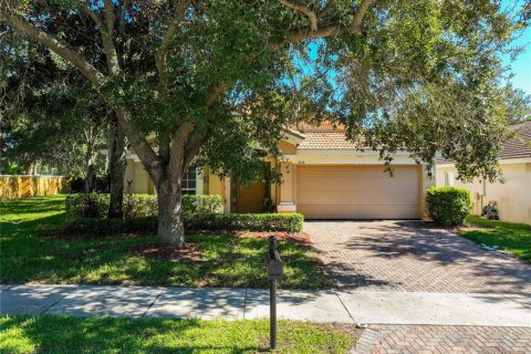 House in Orlando, Florida 3 bedrooms, 189.43 sq.m. № 2420114 - photo 2
