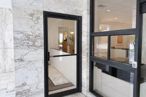 Коммерческая недвижимость в Майами-Бич, Флорида № 2024100