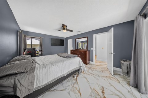 House in Port St. Lucie, Florida 3 bedrooms, 223.71 sq.m. № 2176855 - photo 30