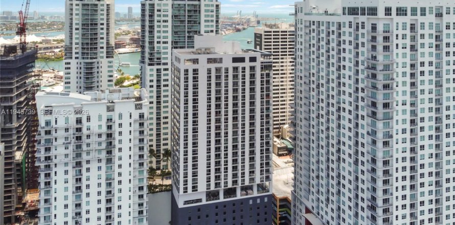 Condominio en Miami, Florida, 2 dormitorios  № 2152876