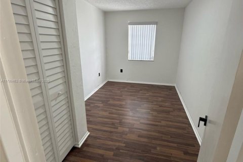 Adosado en venta en Hialeah, Florida, 3 dormitorios, 118.73 m2 № 1728535 - foto 17