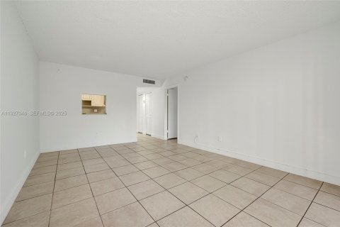 Copropriété à louer à Miami, Floride: 1 chambre, 57.04 m2 № 1986181 - photo 9