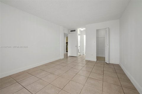 Copropriété à louer à Miami, Floride: 1 chambre, 57.04 m2 № 1986181 - photo 13