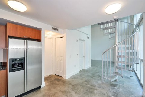 Condominio en venta en Miami, Florida, 1 dormitorio, 82.68 m2 № 1856908 - foto 3