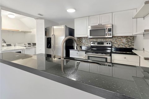 Condominio en alquiler en Miami, Florida, 2 dormitorios, 90.95 m2 № 1896425 - foto 6