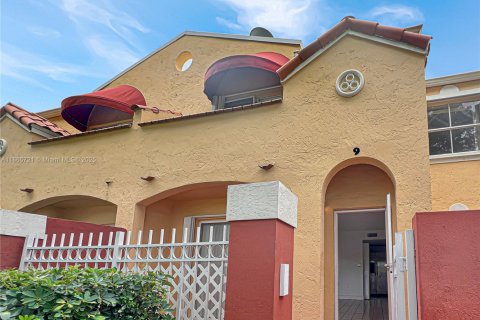 Condominio en alquiler en Miami, Florida, 2 dormitorios, 90.95 m2 № 1896425 - foto 1