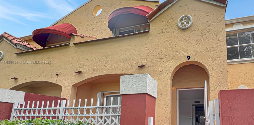 Condominio en Miami, Florida, 2 dormitorios  № 1896425