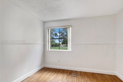Снять в аренду кондоминиум в Майами, Флорида 2 спальни, 90.95м2, № 1896425 - фото 10