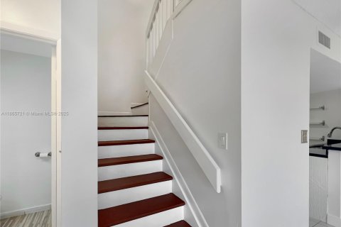 Condominio en alquiler en Miami, Florida, 2 dormitorios, 90.95 m2 № 1896425 - foto 5