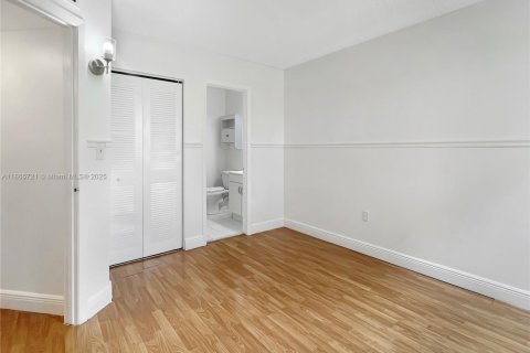 Condominio en alquiler en Miami, Florida, 2 dormitorios, 90.95 m2 № 1896425 - foto 9