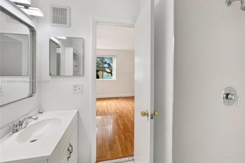 Condominio en alquiler en Miami, Florida, 2 dormitorios, 90.95 m2 № 1896425 - foto 11