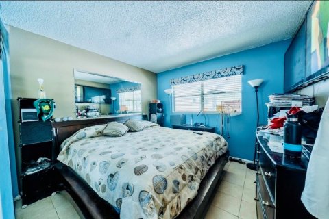 Commercial property in Saint Petersburg, Florida 316.7 sq.m. № 1650877 - photo 5