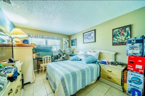 Commercial property in Saint Petersburg, Florida 316.7 sq.m. № 1650877 - photo 6