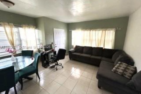 Immobilier commercial à vendre à Miami, Floride: 160.16 m2 № 1759135 - photo 3