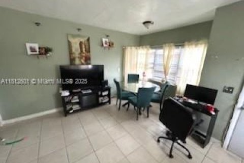 Immobilier commercial à vendre à Miami, Floride: 160.16 m2 № 1759135 - photo 5