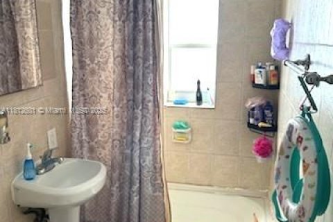 Immobilier commercial à vendre à Miami, Floride: 160.16 m2 № 1759135 - photo 11