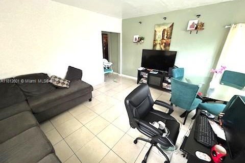 Immobilier commercial à vendre à Miami, Floride: 160.16 m2 № 1759135 - photo 4