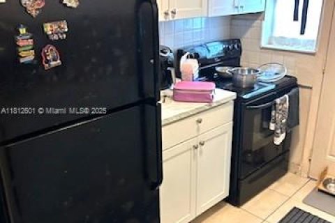 Immobilier commercial à vendre à Miami, Floride: 160.16 m2 № 1759135 - photo 12