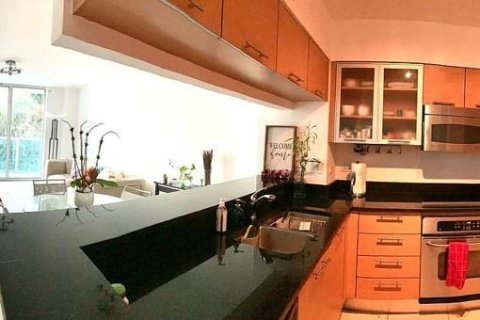Condo in Miami, Florida, 1 bedroom  № 2217336 - photo 5