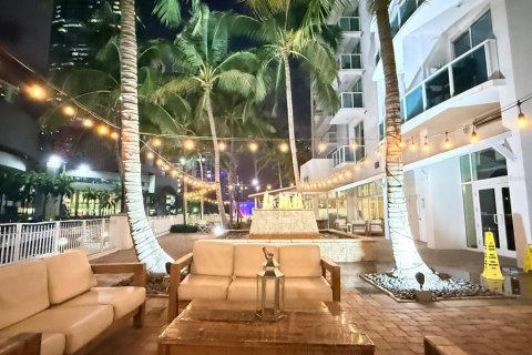 Condo in Miami, Florida, 1 bedroom  № 2217336 - photo 12