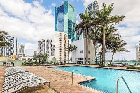 Condo in Miami, Florida, 1 bedroom  № 2217336 - photo 2