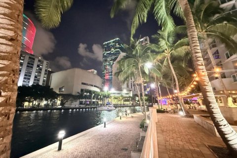 Condo in Miami, Florida, 1 bedroom  № 2217336 - photo 13